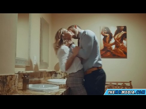 ❤️ Pan fydd melyn busty yn eich hudo mewn ystafell orffwys gyhoeddus ️❌ Fideo porn ar porn % cy.porngifmag-com.ru%
